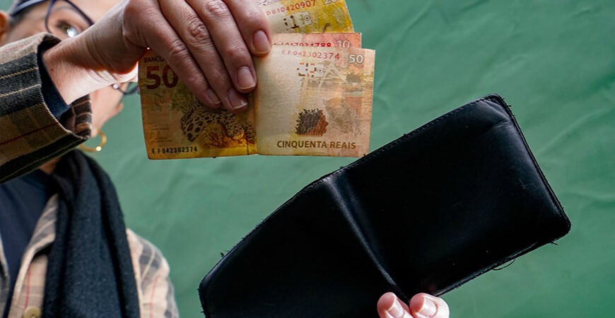 Read more about the article Salário mínimo para 2023 deve ser reajustado para R$1.294, abaixo da inflação