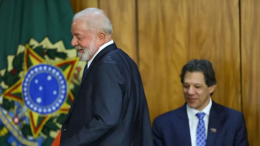 Leia mais sobre o artigo Lula sanciona lei que taxa super-ricos e offshores